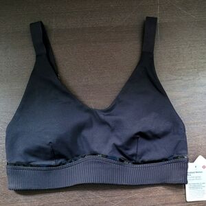 LULULEMON Black Radiant Motion Bra - SIZE 4 - NWT